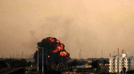 В районе резиденции Каддафи в Триполи прогремели взрывы