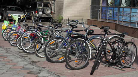Есимов поддержал идею создания в Алматы "велосипедного бума"