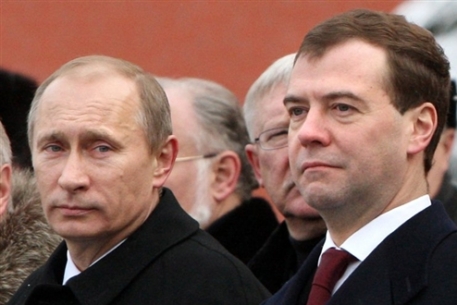 Медведеву и Путину разрешили рекламировать единороссов