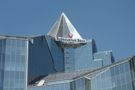 "Евразийский банк" завершил сделку по покупке "Тройки Диалог"