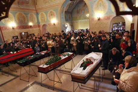 Четырех жертв терактов в московском метро похоронят 2 апреля