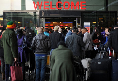 В Британии аэропорты предложили штрафовать за задержку рейсов