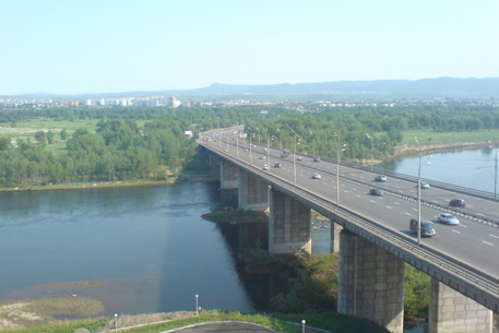 В Красноярске женщина с ребенком бросилась с моста