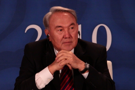 Парламент одобрил присвоение Назарбаеву статуса "лидера нации"