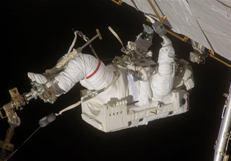 Астронавты шаттла "Индевор" провели четыре выхода в космос