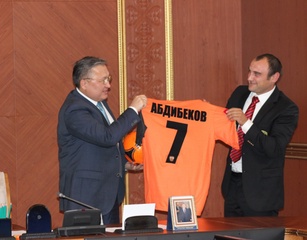 Футболисты "Шахтера" встретились с новым акимом Карагандинской области