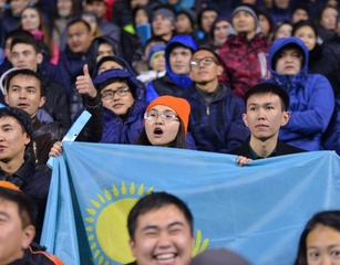 Фото с матча Казахстан - Голландия (1:2)