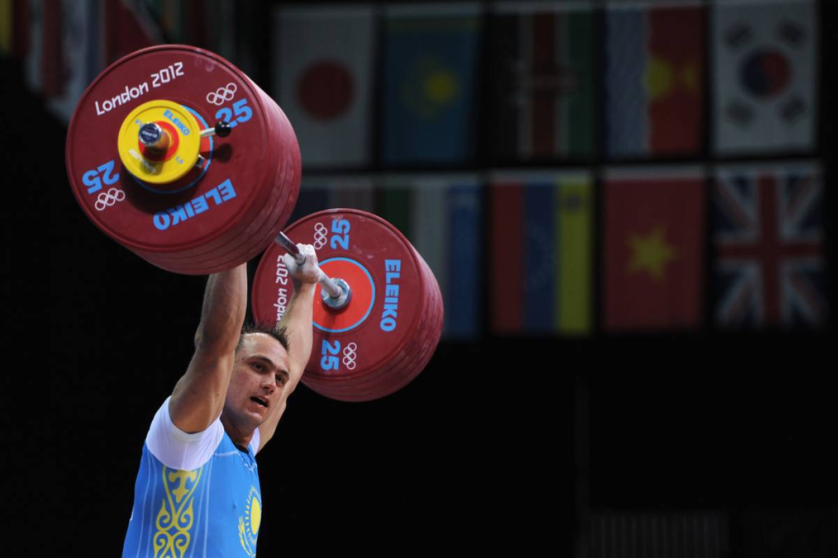 Weight lifting 3. Ilya Ilyin 2012. Спорт түрлері. Медаль международной Федерации тяжелой атлетики.