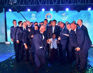 Фото с презентации велокоманды "Астана" перед новым сезоном