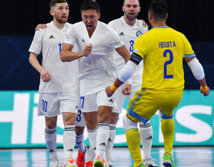 Фото с матча Казахстан - Словения на Евро-2022 по футзалу