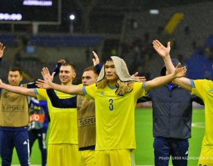 Фото с победы сборной Казахстана по футболу в новой Лиге наций ?>