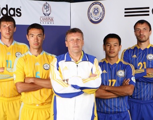 Национальная сборная Казахстана по футболу презентовала новую игровую форму  ?>