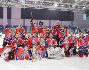Юные "Звезды" хоккея засветились в ледовом дворце "Олимпик"