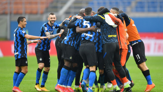 "Интер" разгромил "Милан" в матче двух лидеров чемпионата Италии