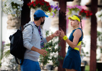 Стефано Вуков (тренер) и Елена Рыбакина. Фото: WTA©