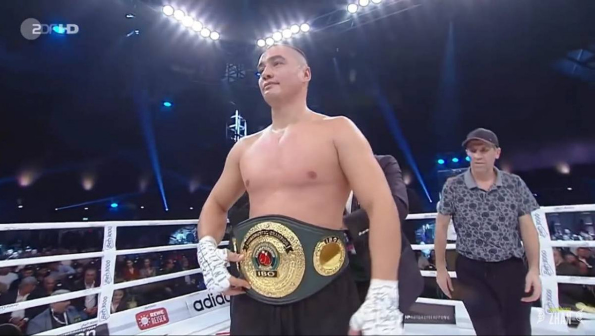 "Такие варианты". Казахстанский супертяж с поясом от WBA назвал сроки боя и высказался о возможных соперниках