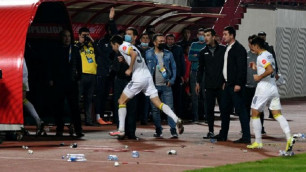 Болельщики  из-за спорного пенальти напали на судей после матча чемпионата Узбекистана