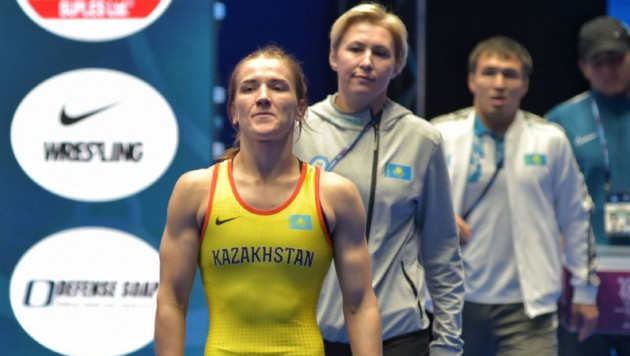 Две казахстанки вышли в финал чемпионата Азии по борьбе в Алматы