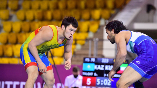 Казахстанский борец Талгат Сырбаз победил узбека и стал чемпионом Азии