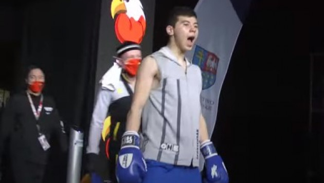 Казахстанский боксер победил чемпиона Европы и вышел в финал МЧМ-2021