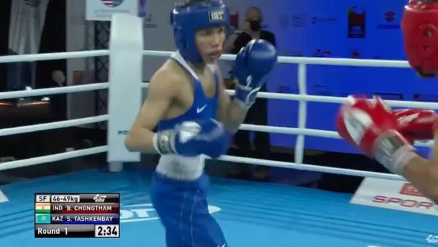 "Не цепляйся". Как казахстанский боксер борцовским приемом уложил соперника в полуфинале МЧМ-2021