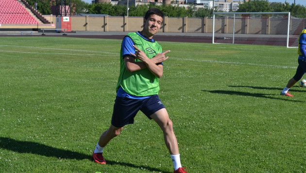 Казахстанский футболист завершил карьеру в 25 лет. Форвард играл в Лиге Европы, а теперь открыл бургерную