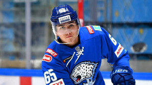 Хоккеист сборной Казахстана сделал заявление после продления контракта с "Барысом"