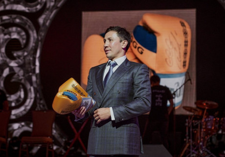 Перчатки Геннадия Головкина продали за 55 миллионов тенге на аукционе в Алматы