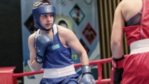 Казахстанская боксерша выиграла бой с нокдауном и пробилась в финал ЧА в Дубае