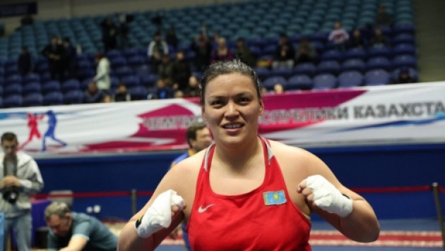 Чемпионка мира из Казахстана деклассировала хозяйку ринга в первом раунде и вышла в финал ЧА-2021
