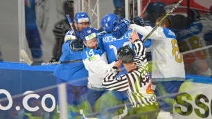 Нападающий сборной Казахстана оформил хет-трик Горди Хоу на чемпионате мира по хоккею