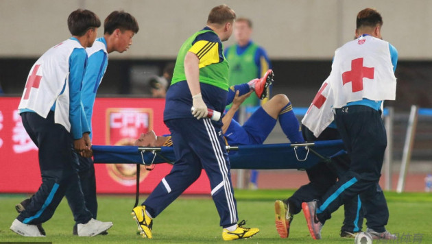 Ужасная травма Конысбаева и гол Руни в Алматы. Как сборная Казахстана проводила матчи в июне