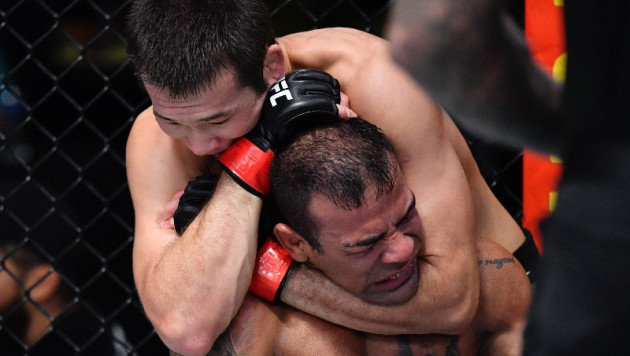 Видео удушающего, или как Рахмонов удосрочил бразильца и выиграл второй бой в UFC