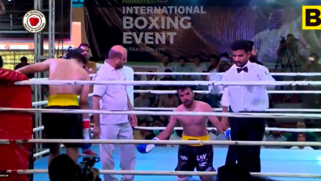 В Пакистане боксер повалил соперника на канвас и добил приемом из ММА