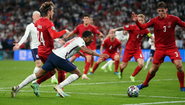 Нырок или пенальти. Матч Англия - Дания за выход в финал Евро-2020 обернулся скандалом
