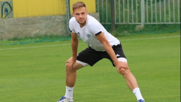 Казахстанский футболист подписал контракт с российским клубом
