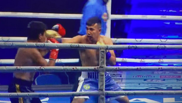 Казахстанец отправил в нокдаун и заставил сдаться узбекского боксера в Алматы