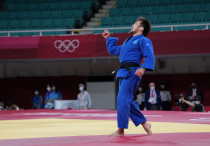 Елдос Сметов (в синем). Фото: ©Жеңіс Ысқабай, olympic.kz