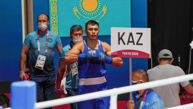 Капитан сборной Казахстана по боксу вышел в 1/4 финала Олимпиады-2020