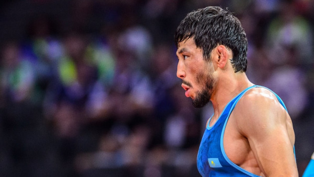 Призер ЧМ по борьбе из Казахстана проиграл на Олимпиаде в Токио