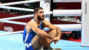 Протестовавшего в течение часа на ринге боксера дисквалифицировали на Олимпиаде-2020