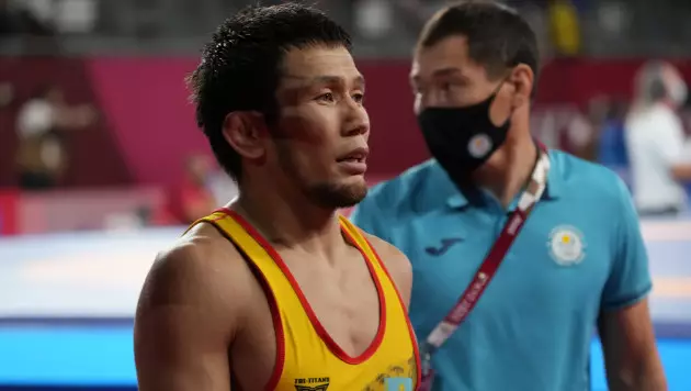 Казахстанский борец победил чемпиона мира и вышел в полуфинал Олимпиады-2020