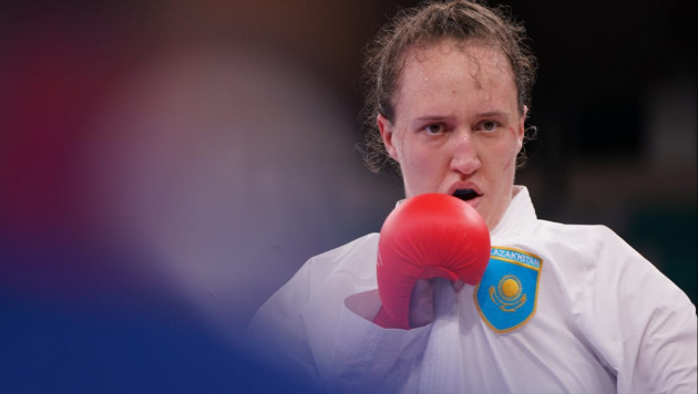 Казахстанская каратистка потерпела первое поражение, но вышла в полуфинал Олимпиады