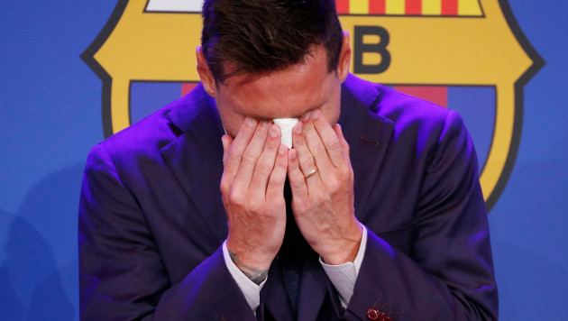 Месси расплакался на прощальной конференции в "Барселоне"