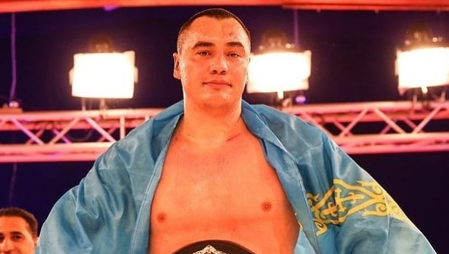 "Не было никакого удара по затылку". СМИ разобрали победу казахстанского супертяжа в бою за титул от WBA