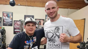 Тренер "Канело" пообещал сделать казахстанского боксера чемпионом мира