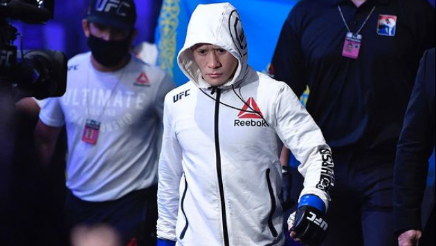 "Веселая драка". Зарубежный эксперт высказался о первом бое Жумагулова по новому контракту с UFC