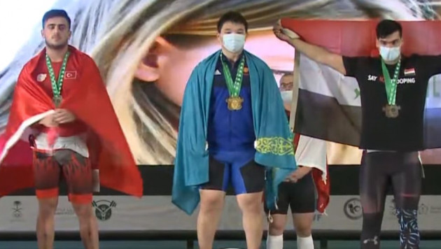 Казахстанский тяжелоатлет Рахат Бекболат стал чемпионом мира среди юношей