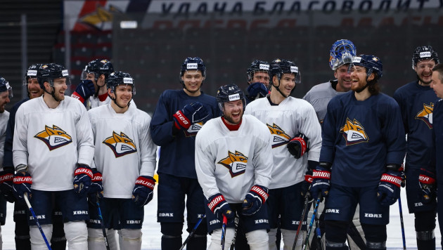 Команда хоккеиста сборной Казахстана одержала 14-ю подряд победу в КХЛ