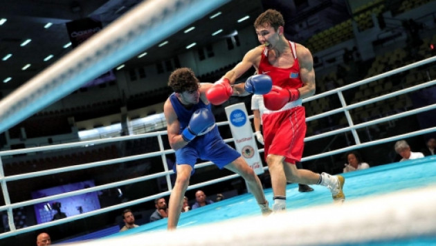 Казахстанец высказался о своей победе с нокдауном на ЧМ по боксу